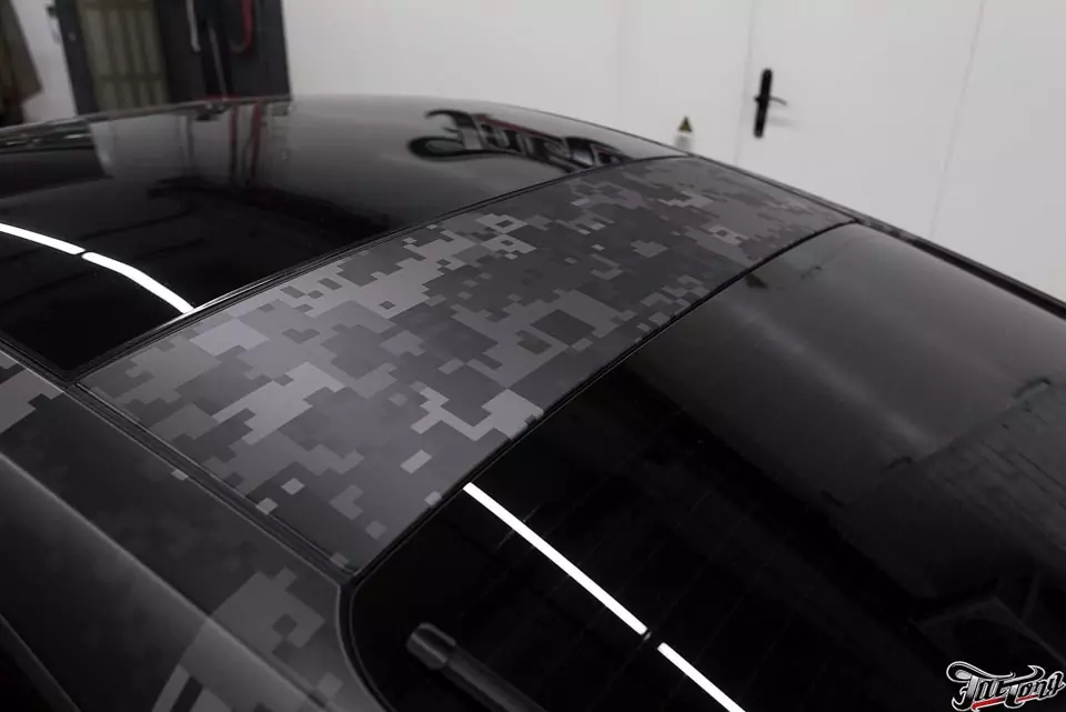 Porsche Carrera 4s. Разработка дизайн-проекта и оклейка в пиксельный камуфляж.
